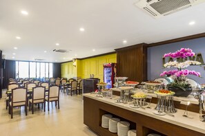 Café da manhã, almoço e jantar
