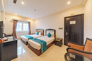 Quarto triplo luxo, vista para a cidade | Roupas de cama antialérgicas, frigobar, cofres nos quartos, escrivaninha