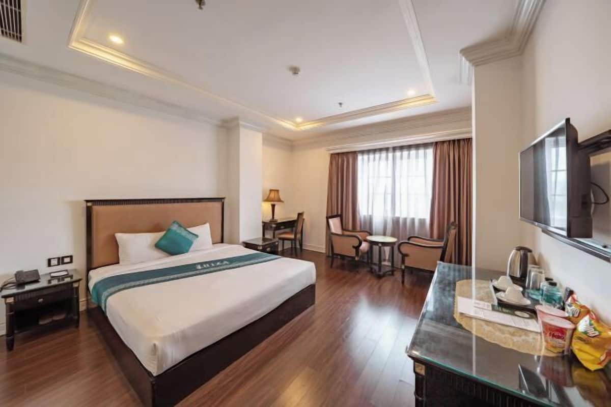 1 bedroom, hypo-allergenic bedding, minibar, in-room safe