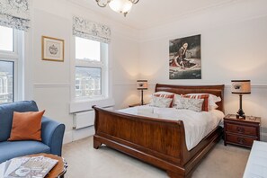 Royal Gala | Iron/ironing board, free WiFi, bed sheets - Apple Tree Guest House (Bath)
