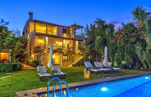 VILLA ARHONTARIKI LUXURY-PRIVACE