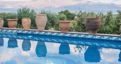 VILLA ARHONTARIKI LUXURY-PRIVACE
