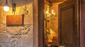 A stone wall with a wooden door and a sign reading "Villa Astorpark". - Villa Arhontariki stunning view, pool, BBQ close to Kissamos, Chania (KISSAMOS)