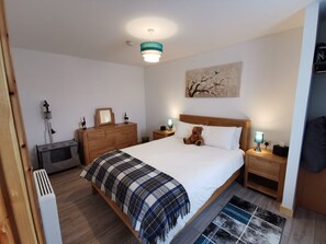 Cottage, 1 Bedroom | Individually furnished, laptop workspace, iron/ironing board, free WiFi - Skye Stays (Staffin)