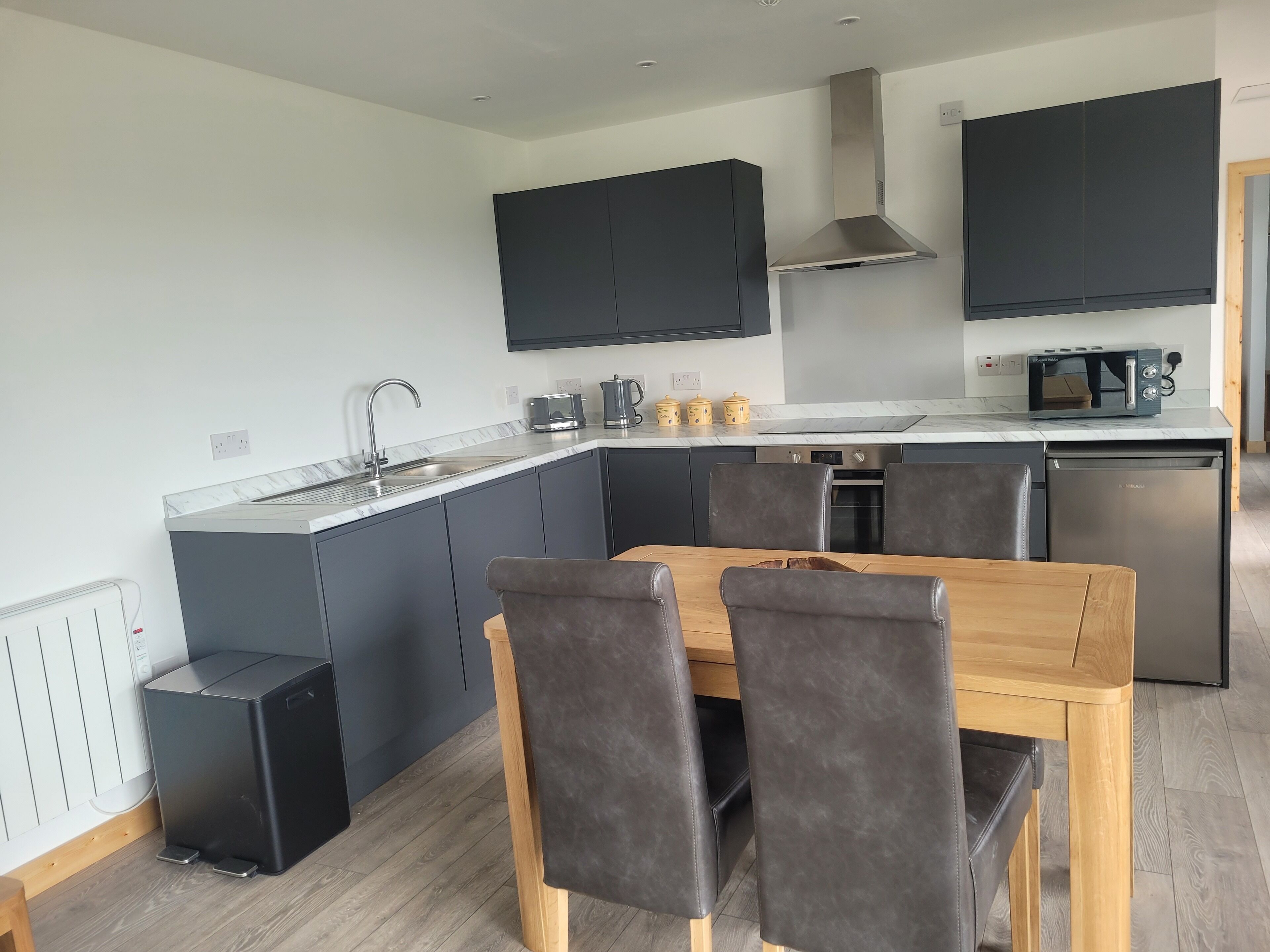 Individually furnished, laptop workspace, iron/ironing board, free WiFi