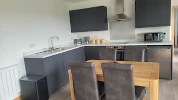 Individually furnished, laptop workspace, iron/ironing board, free WiFi