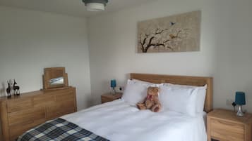 Individually furnished, laptop workspace, iron/ironing board, free WiFi