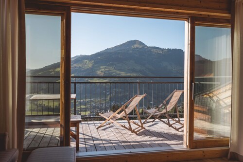 High quality apartment with a dream view right on the ski slope