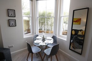 Luxury Apartment, 1 Bedroom (Flat 1) | In-room dining