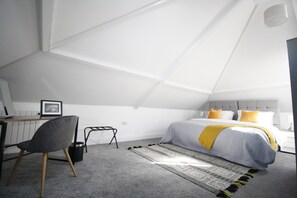 Luxury Apartment, 2 Bedrooms- Split Level (Flat 6) | Premium bedding, individually decorated, individually furnished