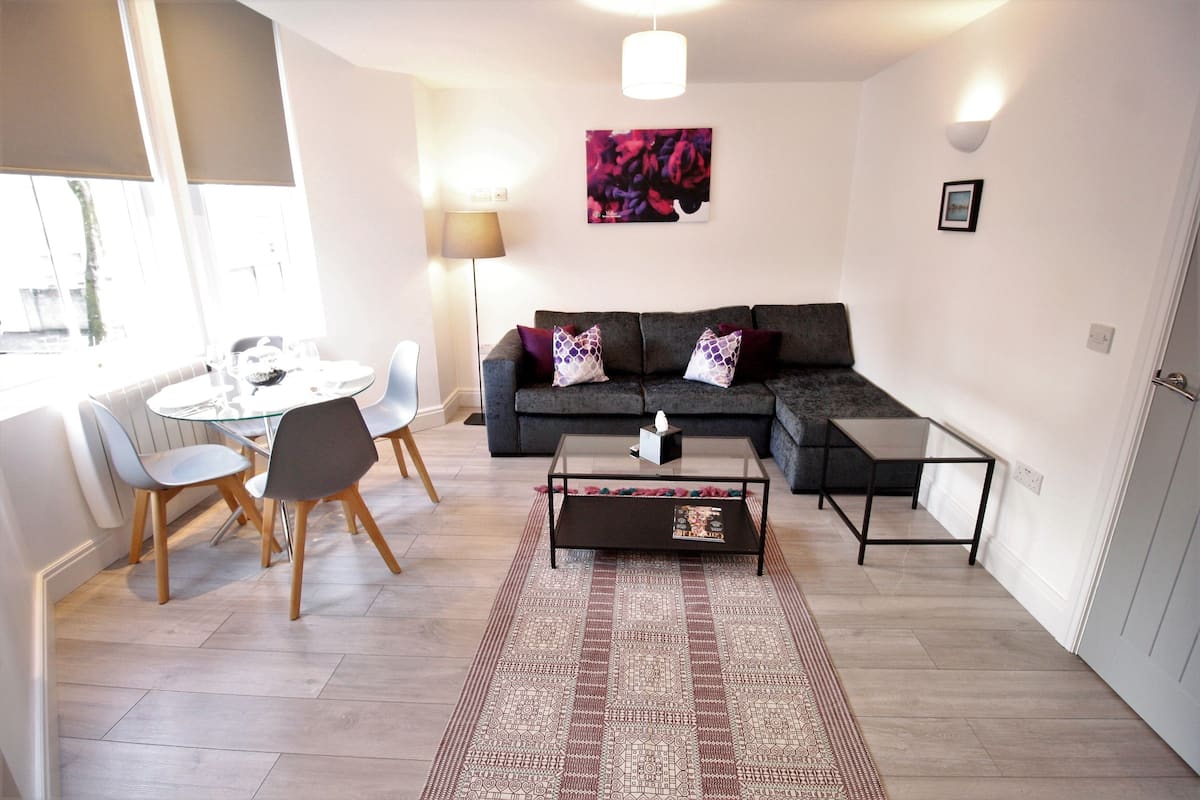 Luxury Apartment, 1 Bedroom (Flat 5) | Living room