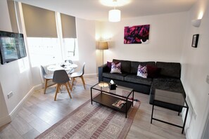Luxury Apartment, 1 Bedroom (Flat 5) | Living room | LCD TV, Netflix