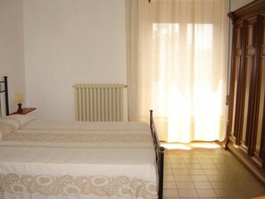 Doppelzimmer, eigenes Bad (External) | Schreibtisch, kostenloses WLAN, Bettwäsche