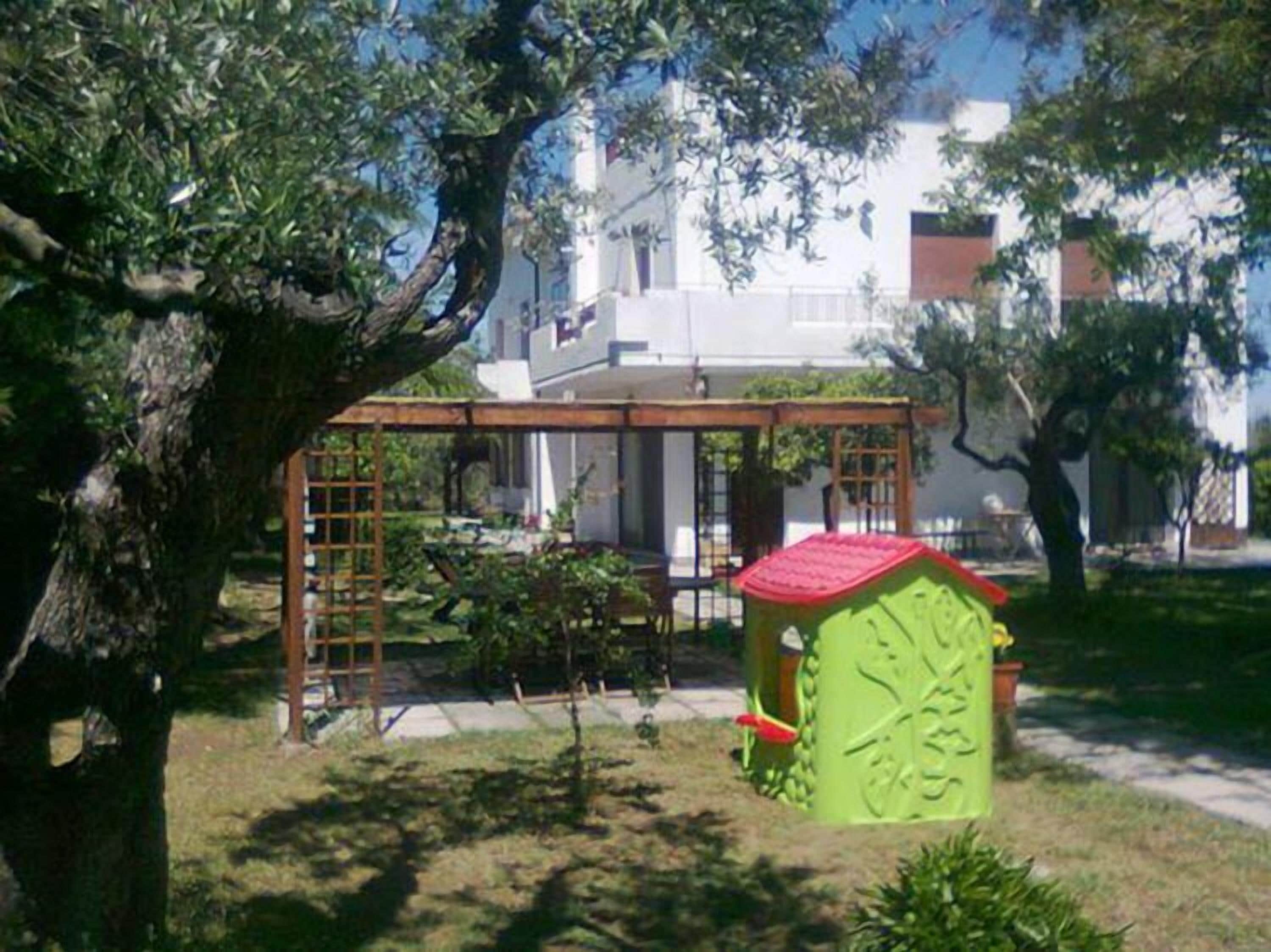 Children's play area - outdoor