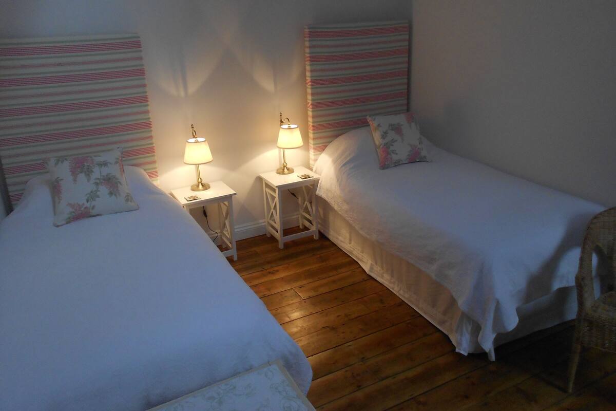 Egyptian cotton sheets, premium bedding, individually decorated