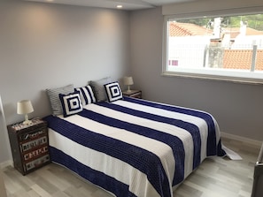 2 bedrooms, iron/ironing board, travel cot, Internet