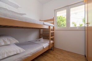 5 makuuhuonetta, silitysrauta/-lauta, Wi-Fi, vuodevaatteet