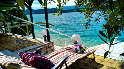 Villa Borak peaceful oasis directly by sea