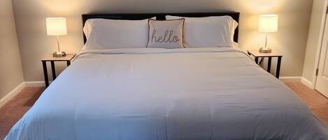 3 habitaciones, tabla de planchar con plancha y cuna de viaje