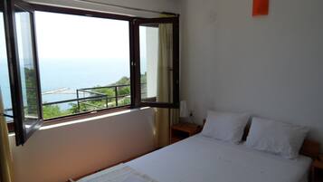 3 chambres, coffres-forts dans les chambres, fer et planche Ă repasser