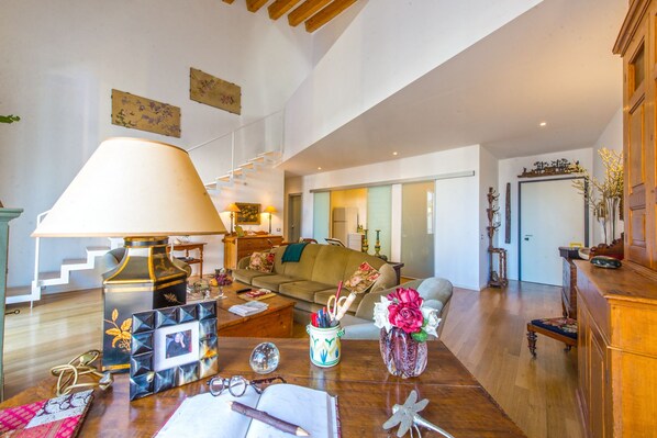 Design Apartment, 2 Bedrooms | Living area