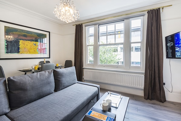 Apartment, 2 Bedrooms | Living room | Plasma TV