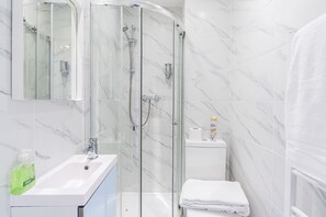 Apartment, 2 Bedrooms | Bathroom