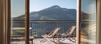 High-quality apartment with a private sauna and a dream view right on the ski slope