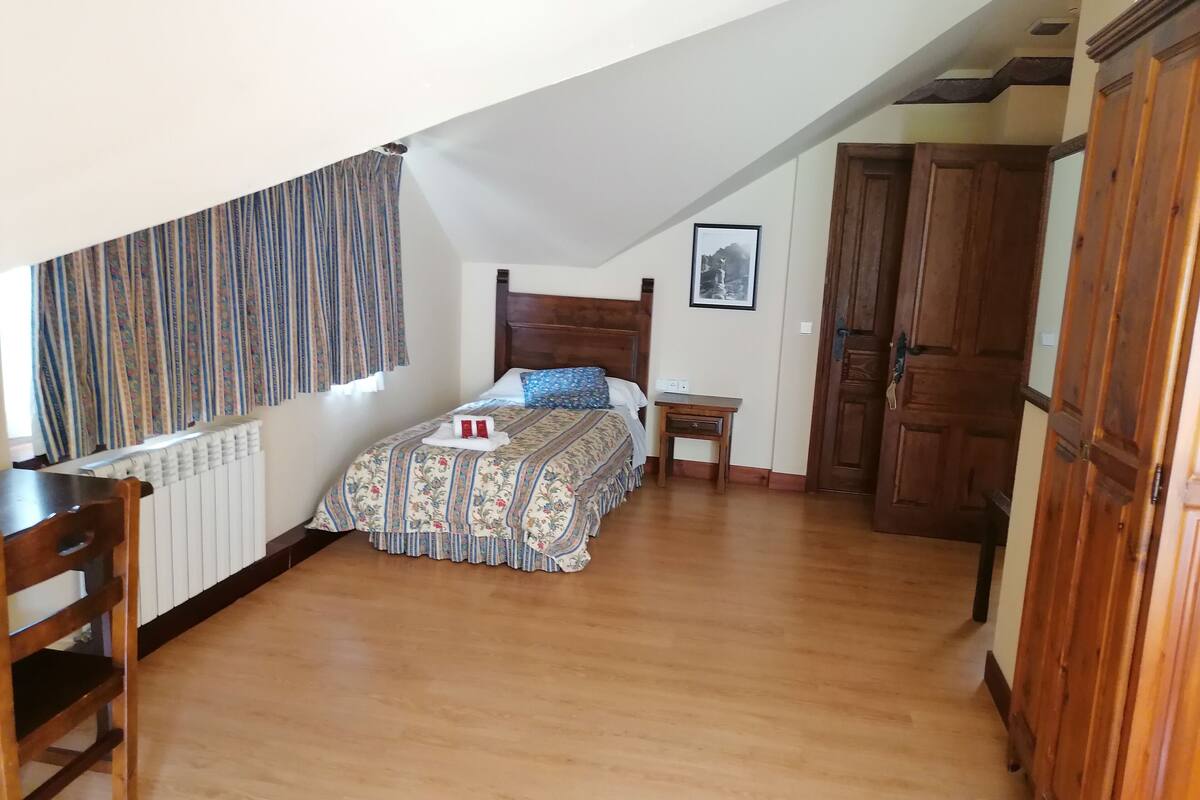 triple room | desk, free wifi