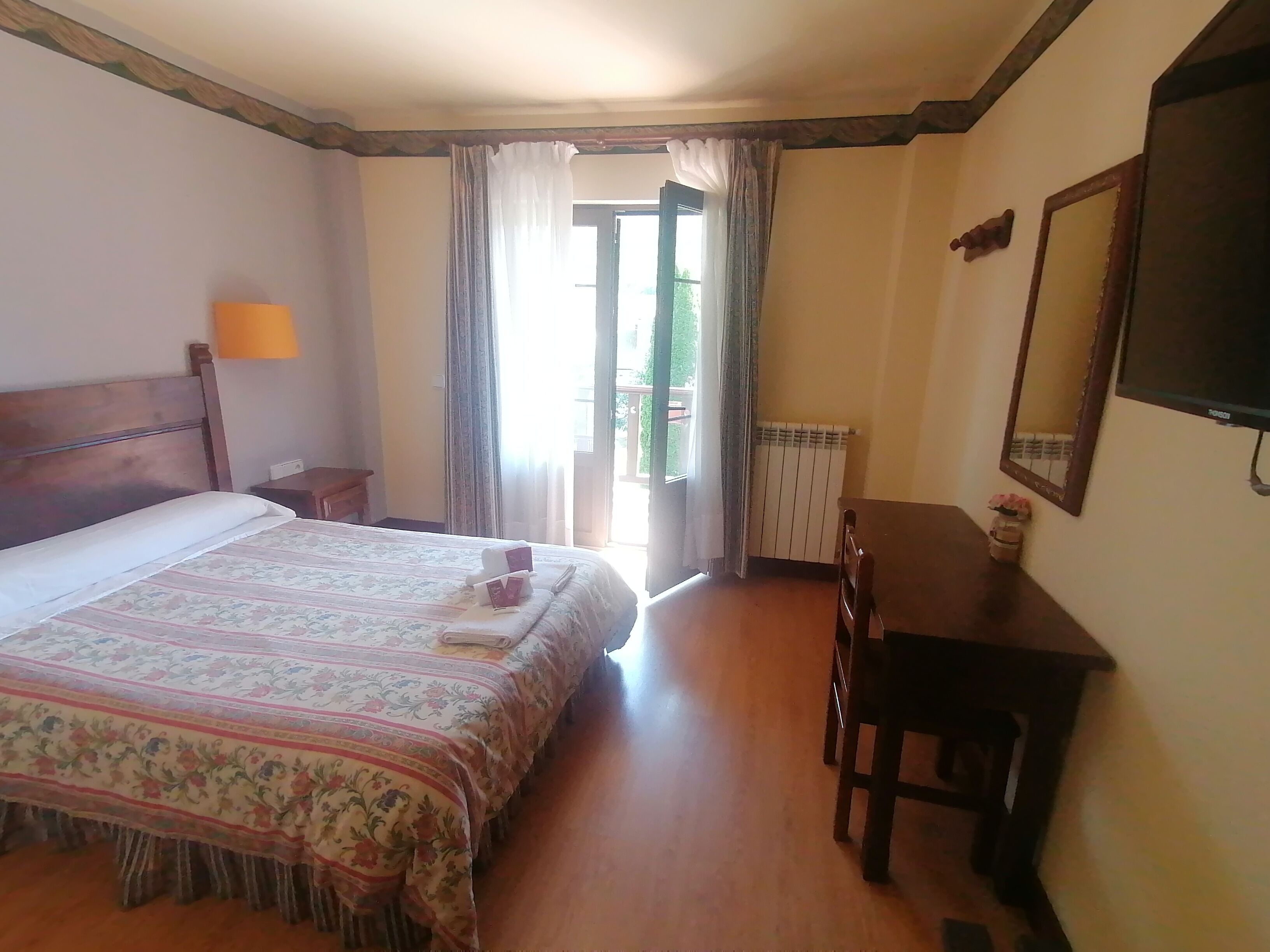 double room | desk, free wifi