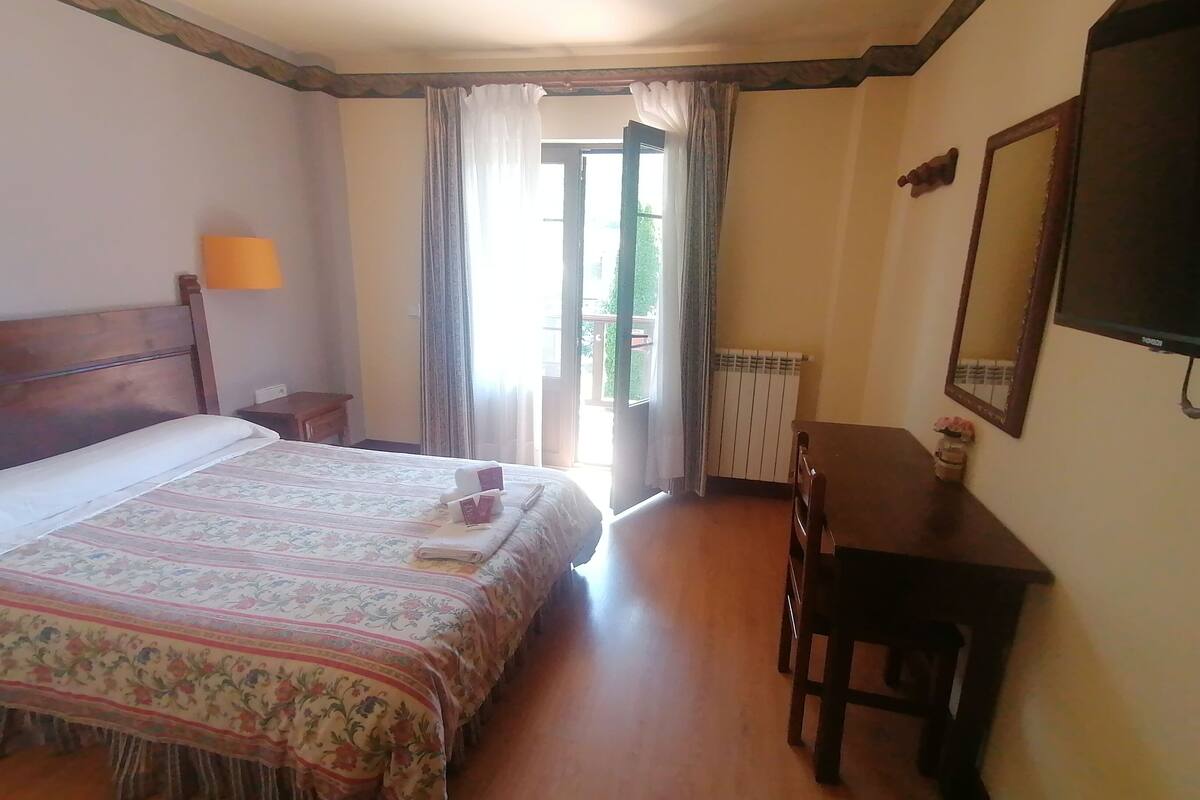 double room | desk, free wifi