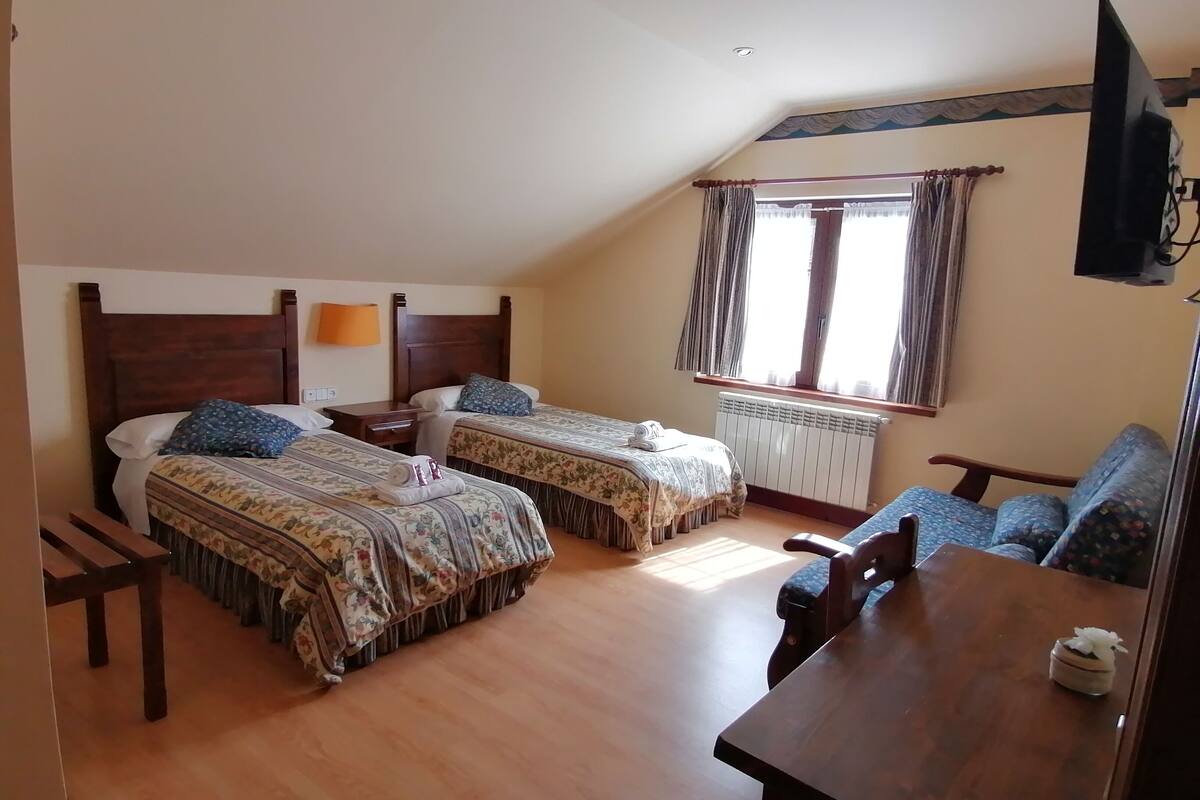 twin room | desk, free wifi