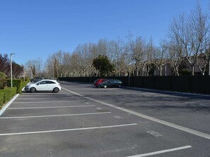 Property grounds - Saint-Cyprien Rental: 2-room apartment with parking, terraces, and loggia (Saint-Cyprien)