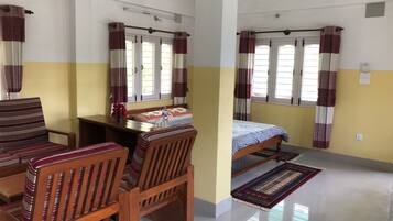 Camas con pillow-top y caja de seguridad en la habitación