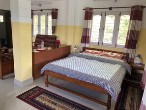 Books, MP3 dock - Happy Sedi Lodge (Pokhara)