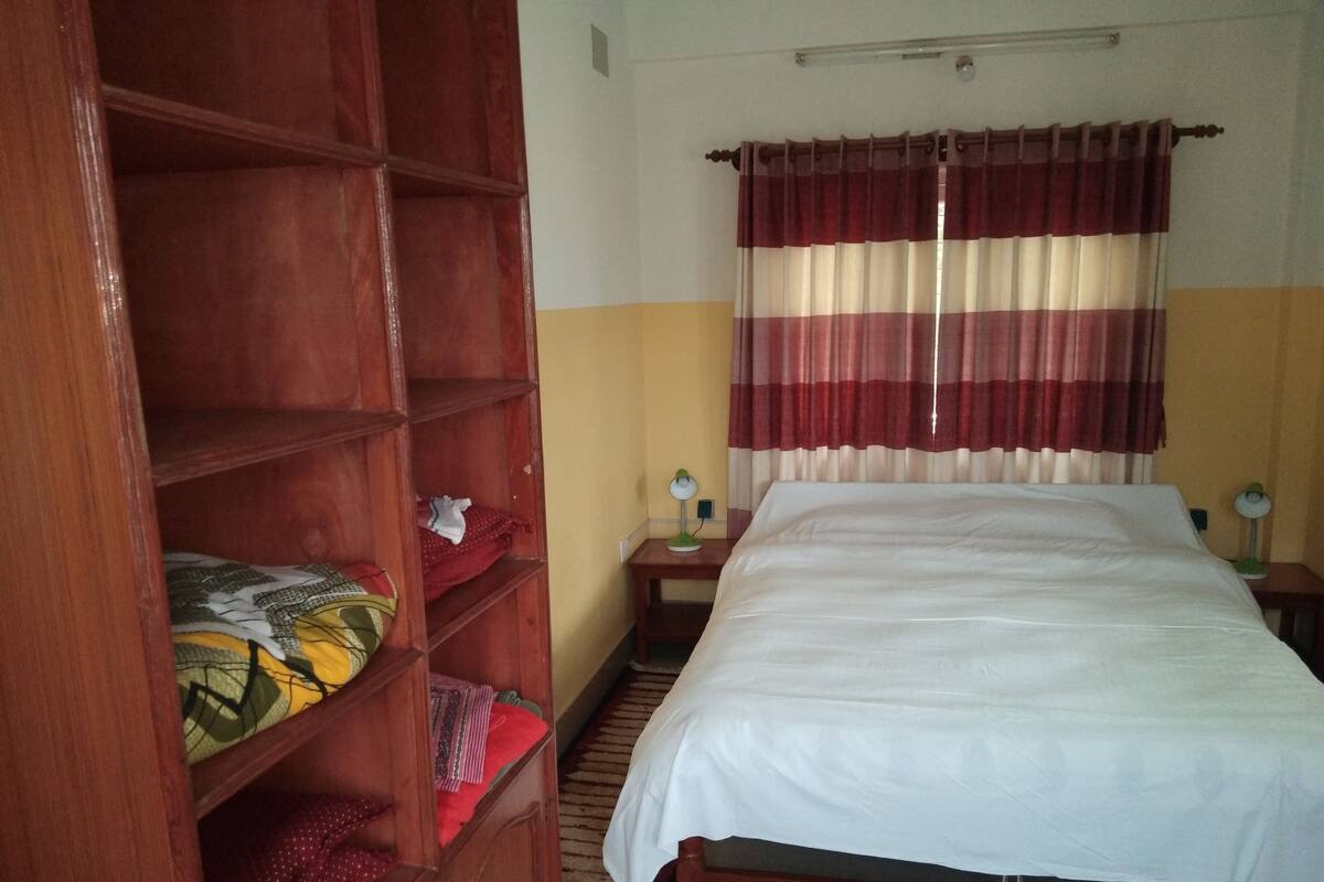 Pillowtop beds, in-room safe, desk, laptop workspace