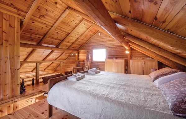 1 bedroom, travel cot, free WiFi, bed sheets