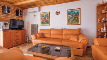 TV connectée, cheminée, chaßne hi-fi