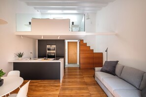 Duplex | Cuisine privée | Réfrigérateur grande capacité avec congélateur, un four