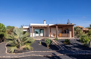 Exterior - cozy finca to relax and be active (Triquivijate)