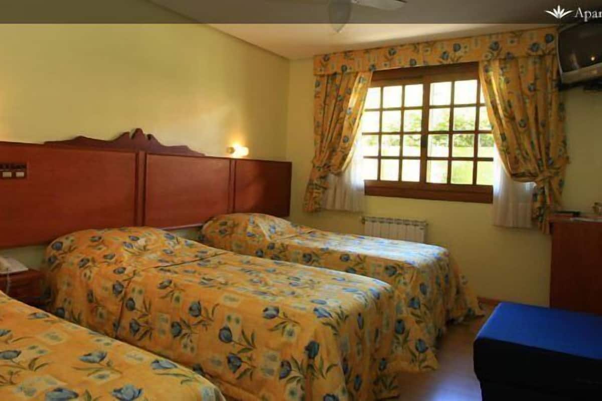 Minibar, iron/ironing board, WiFi (free)
