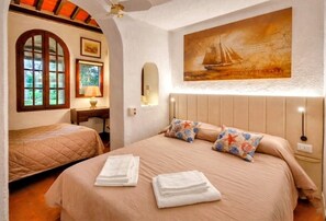 3 chambres, coffre-fort, fer et planche à repasser