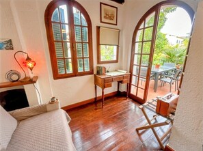 Téléviseur connecté, foyer, livres