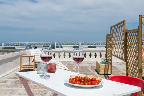 Sea and the city Apartments by Wonderful Italy