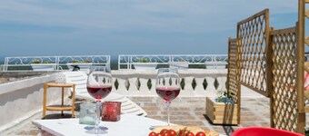 Sea and the city Apartments by Wonderful Italy