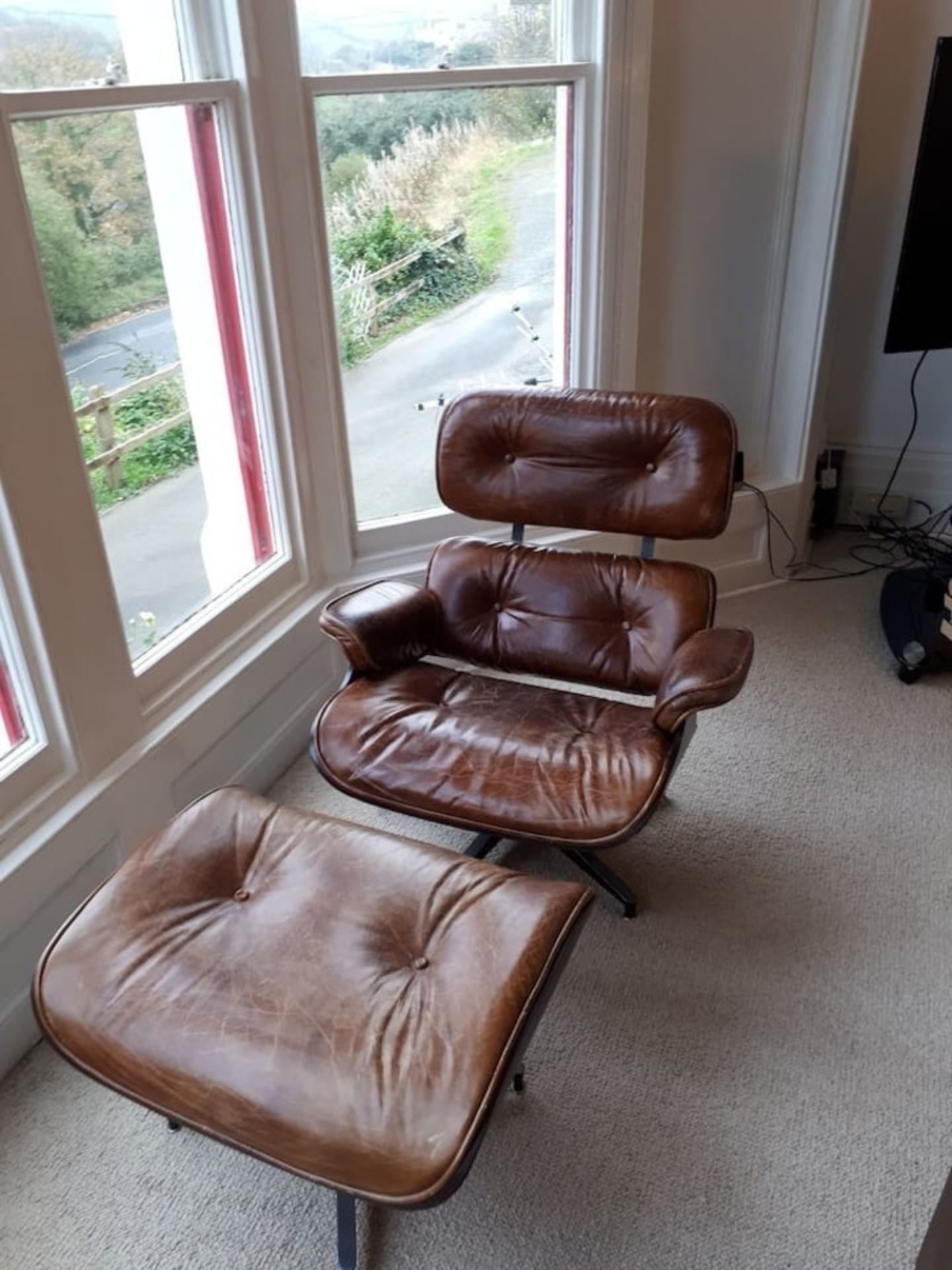 House | Living area | 30-inch TV with digital channels