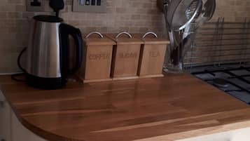 Ferienhaus | Eigene Küche | Kühlschrank, Mikrowelle, Ofen, Herdplatte