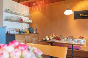 Desayuno buffet incluido todos los días