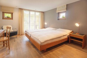 In-room safe, individually decorated, individually furnished, desk