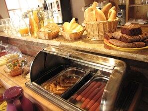 Petit déjeuner buffet servi tous les jours en supplément
